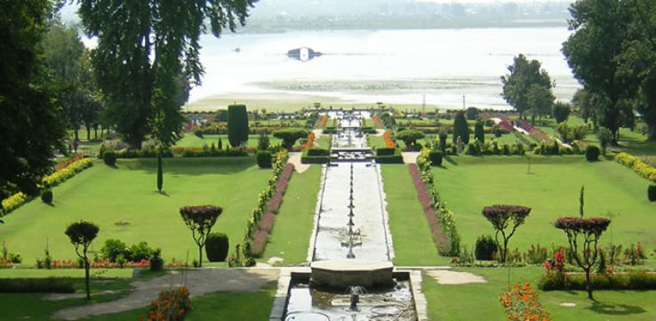 Family Getaway 7 Days 6 Nights dal lake Holiday Package